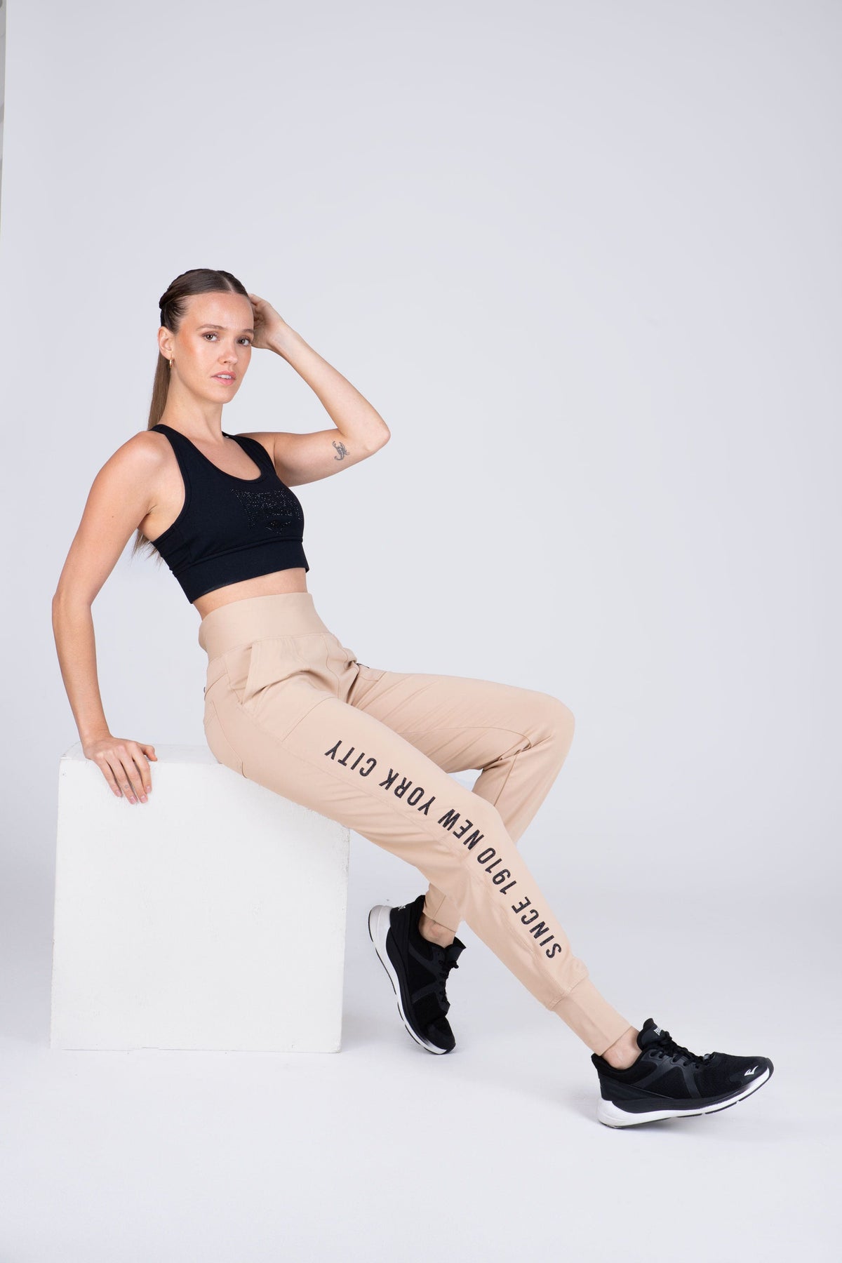 Jogger Basic Two Beige Everlast