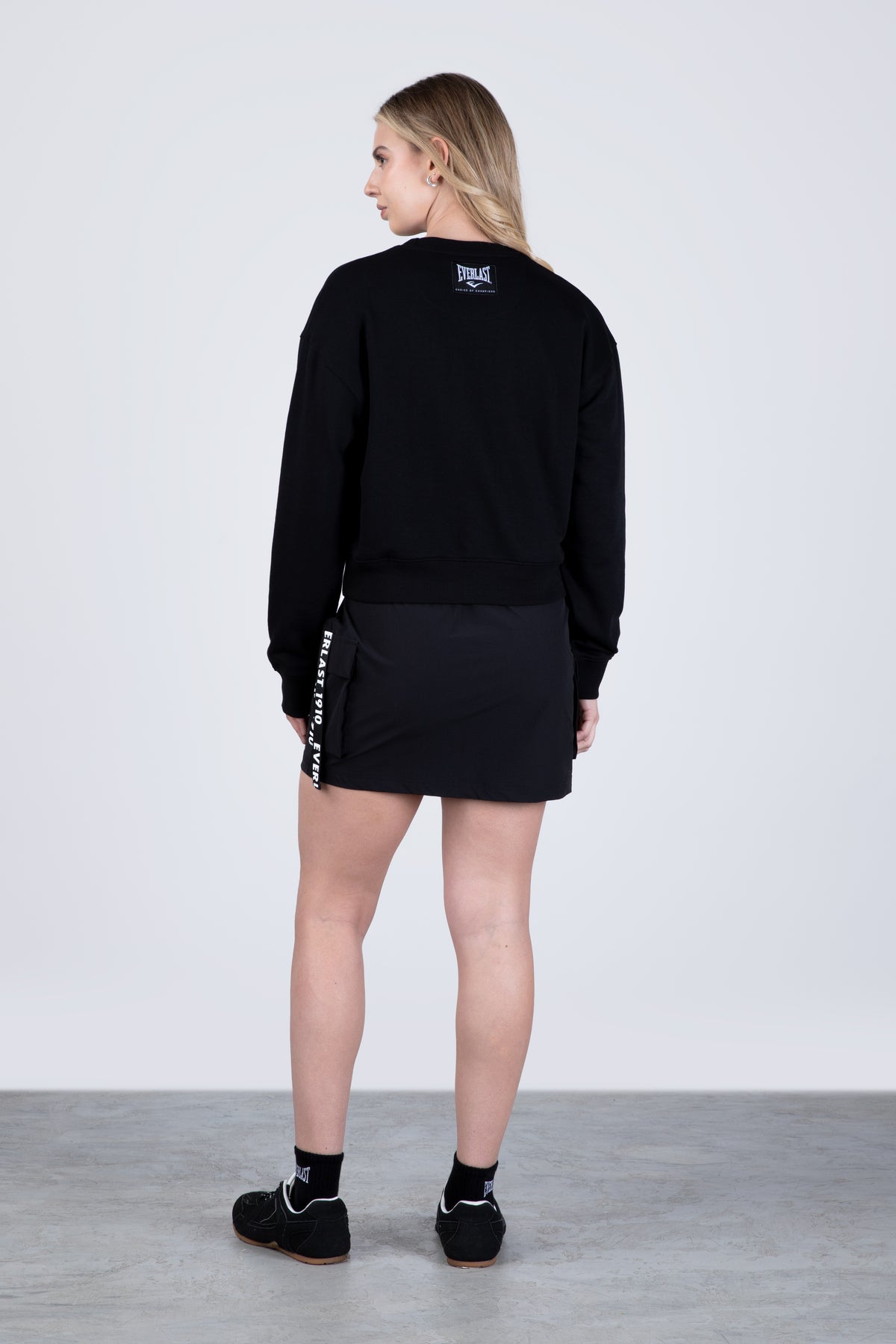 Poleron Cuello Redondo Circle Negro